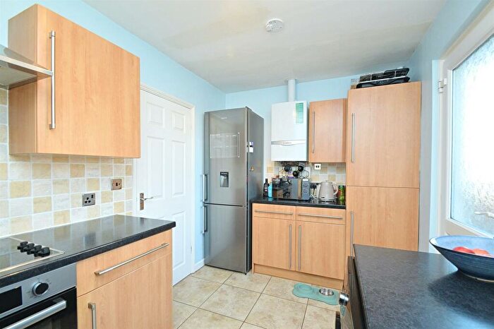 2 Bedroom Detached Bungalow For Sale In Large South-facing Garden * Lake, PO36