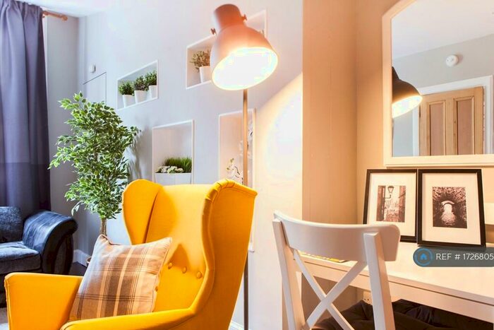 1 Bedroom Flat To Rent In Waverley Park, Edinburgh, EH8