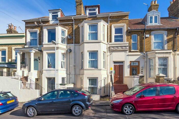 1 Bedroom Flat To Rent In Terrace Road, Sittingbourne, Kent, ME10