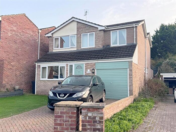 4 Bedroom House For Sale In Abbey Close, Newbury, RG14
