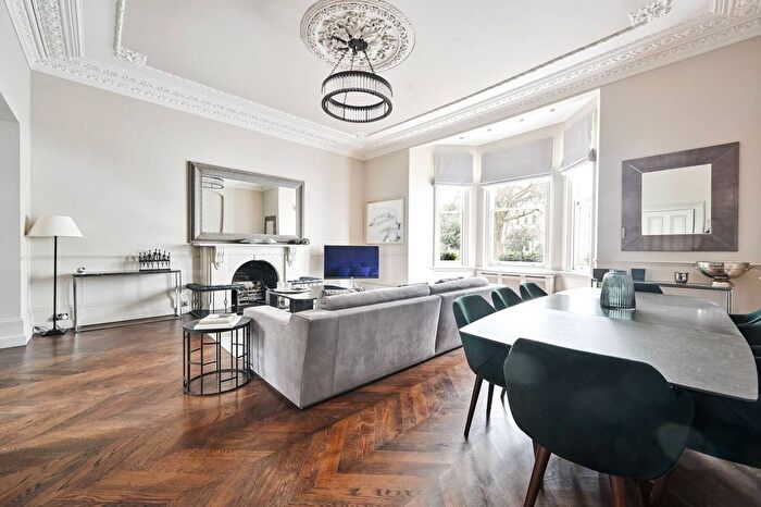 2 Bedroom Flat To Rent In Redcliffe Square, Chelsea, London, SW10