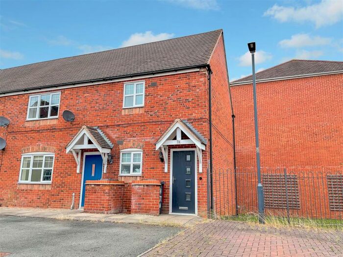 2 Bedroom Maisonette To Rent In St. Peters Way, Stratford-upon-Avon, CV37