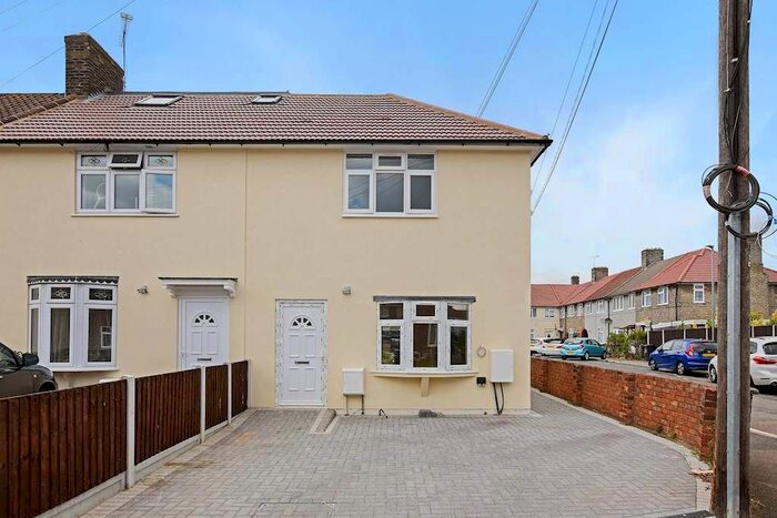 2 Bedroom End Of Terrace House To Rent In Chaplin Road, Dagenham, RM9