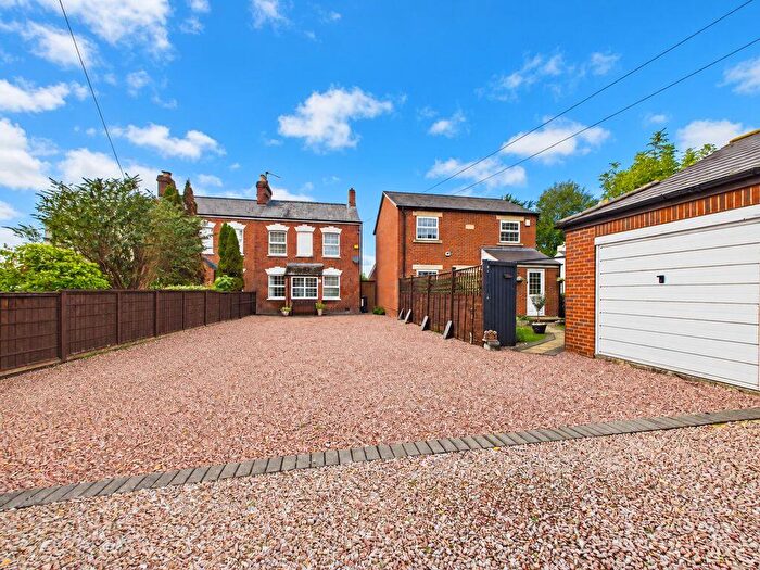3 Bedroom Semi Detached House For Sale In Bristol Road, Gloucester, GL2