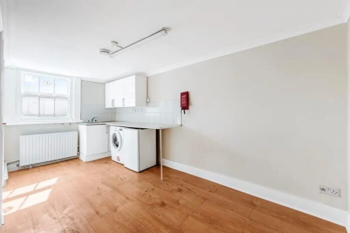 1 Bedroom Flat To Rent In Very Near West Cromwell Road Area, Earls Court, SW5