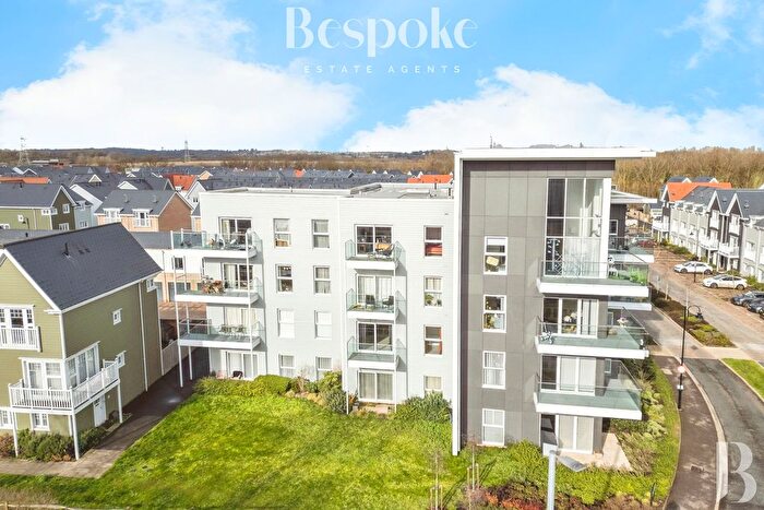 2 Bedroom Flat For Sale In Sunapee Road, Reading, RG2