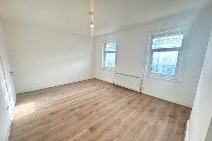 2 Bedroom Flat To Rent In Braemar Road, London, E13