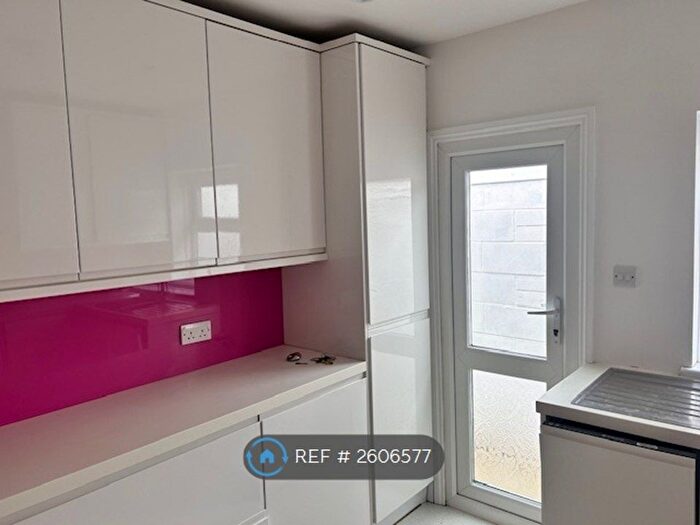 2 Bedroom Bungalow To Rent In Kings Avenue, Broadstairs, CT10
