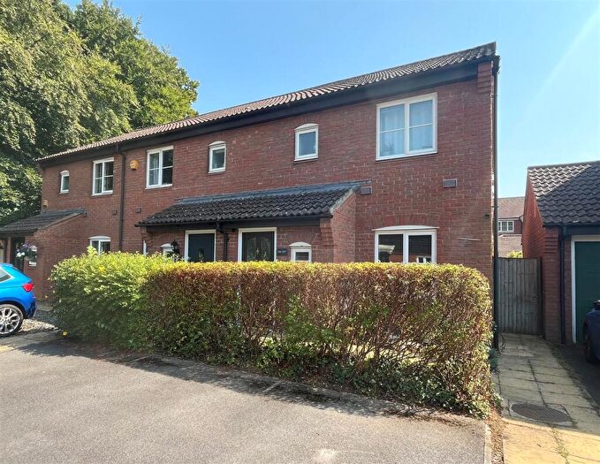 3 Bedroom End Of Terrace House For Sale In Breadels Field, Beggarwood, Basingstoke, RG22