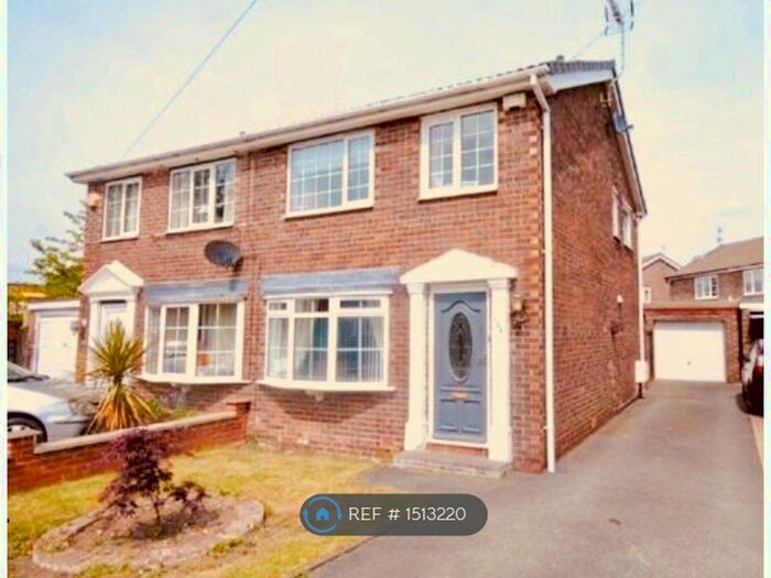 3 Bedroom Semi-Detached House To Rent In Leeds Road, Kippax, Leeds, LS25