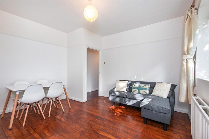 2 Bedroom Flat To Rent In Brewster Gardens, North Kensington, W10