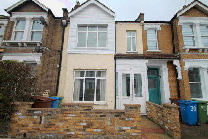 4 Bedroom House To Rent In Ivydale Road, London, SE15
