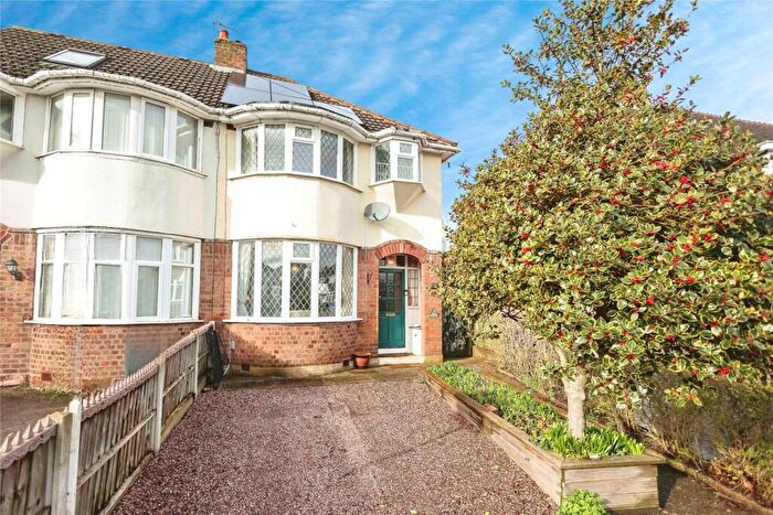 3 Bedroom Semi Detached House For Sale In Hollydale Road, Birmingham, West Midlands, B24