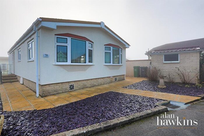 2 Bedroom Park Home For Sale In Lillybrook Estate, Lyneham, Chippenham, SN15