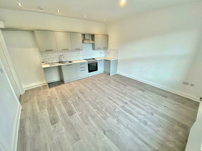 3 Bedroom House To Rent In Blackhouse Road, Huddersfield, HD2