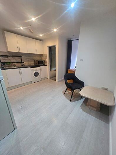 1 Bedroom Flat To Rent In Selborne Gardens, London, NW4