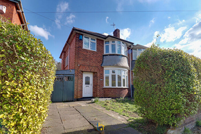 3 Bedroom Semi-Detached House To Rent In Westover Road, Leicester, LE3