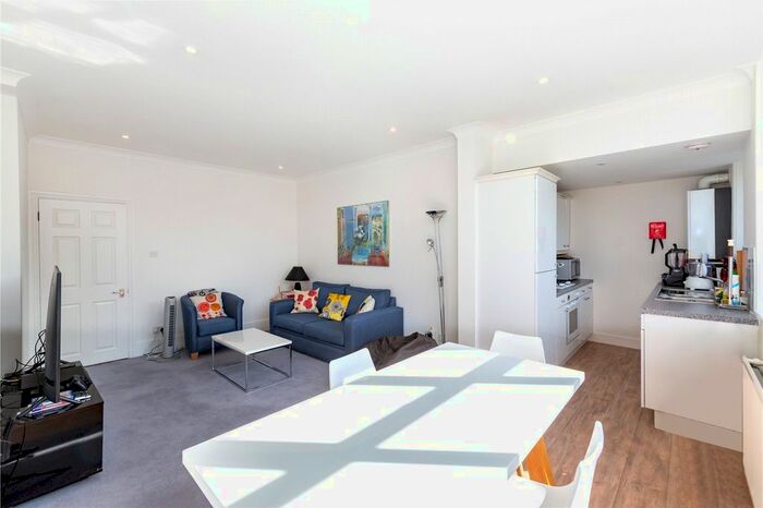 1 Bedroom Flat To Rent In Citadel Court, City Road, Clerkenwell, London, EC1Y