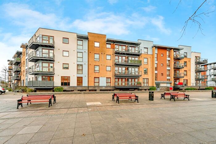 2 Bedroom Flat For Sale In Commonwealth Drive, Crawley, RH10