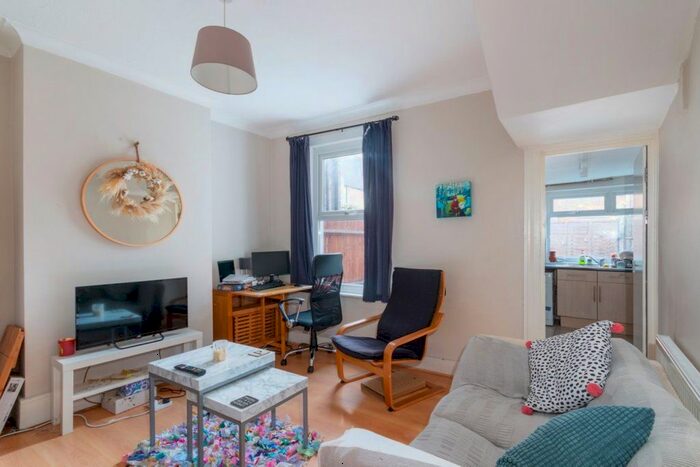 4 Bedroom Property To Rent In Blackshaw Road, Tooting, London SW17