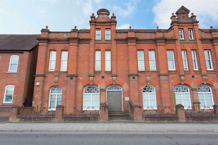 2 Bedroom Flat To Rent In Station Road West, Canterbury, CT2