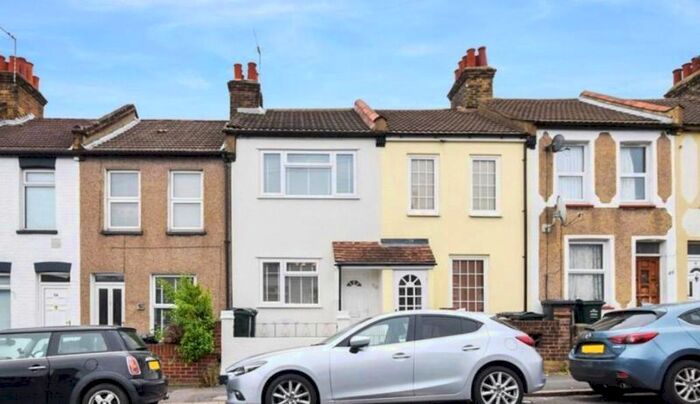 2 Bedroom Flat To Rent In Norfolk Road, Romford, RM7