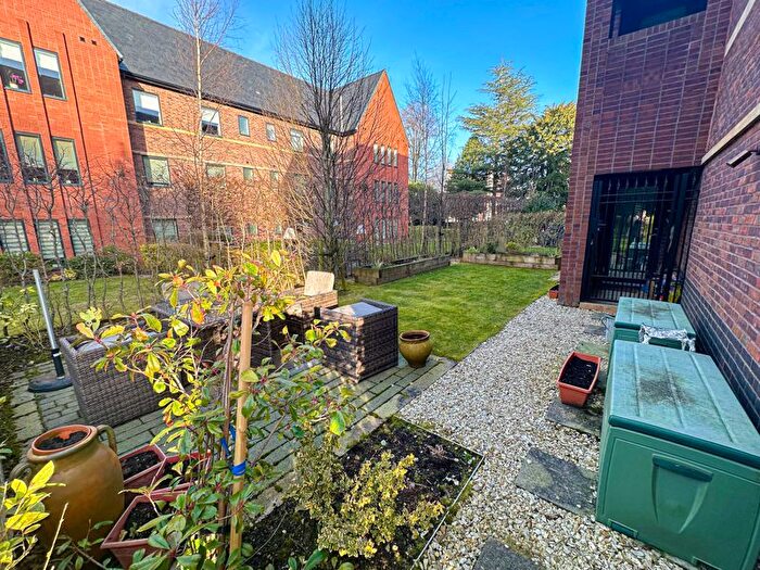 2 Bedroom Flat For Sale In Lyndhurst Road, Mossley Hill, Liverpool, L18