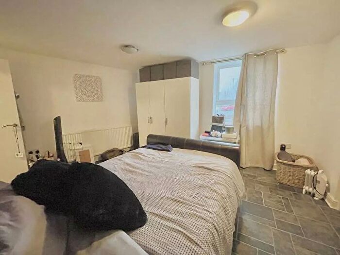 1 Bedroom Flat To Rent In Town Street, Leeds, LS12
