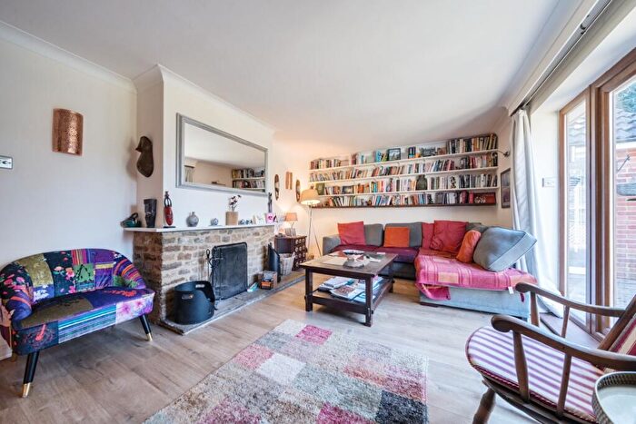 5 Bedroom Detached House To Rent In Petworth Road Godalming, GU8