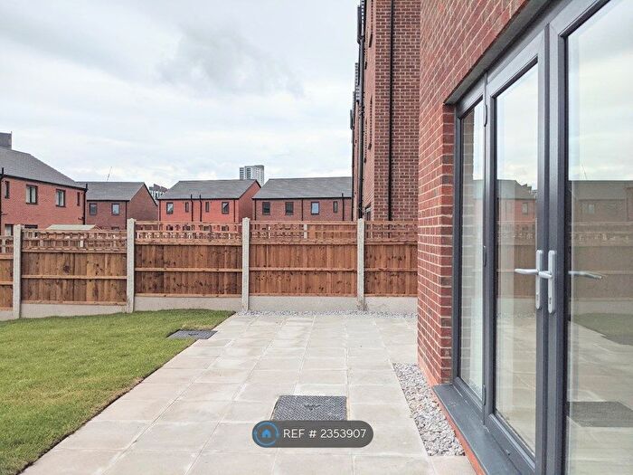 4 Bedroom Semi-Detached House To Rent In Danesdale Drive, Manchester, M4