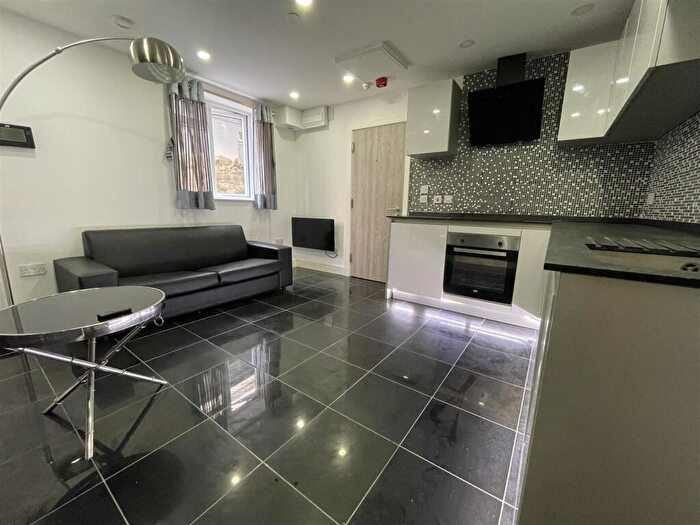 1 Bedroom Apartment To Rent In The Parade, Roath, Cardiff, CF24