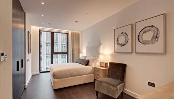 2 Bedroom Flat To Rent In Charles Clowes Walk, London, SW11