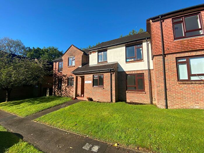 1 Bedroom Flat To Rent In Gorringes Brook, Horsham, RH12