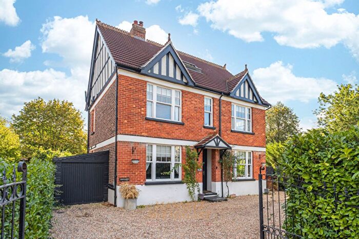 5 Bedroom Detached House For Sale In Ringley Avenue, Horley, RH6