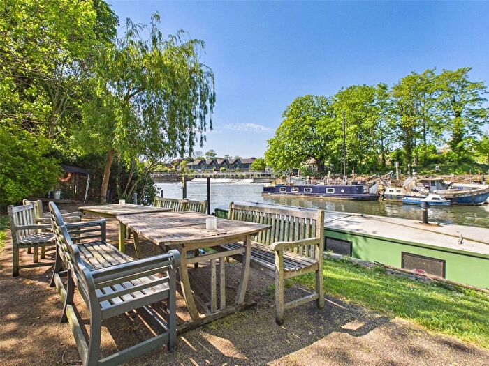 2 Bedroom Flat To Rent In Carpenters House, East Molesey, KT8