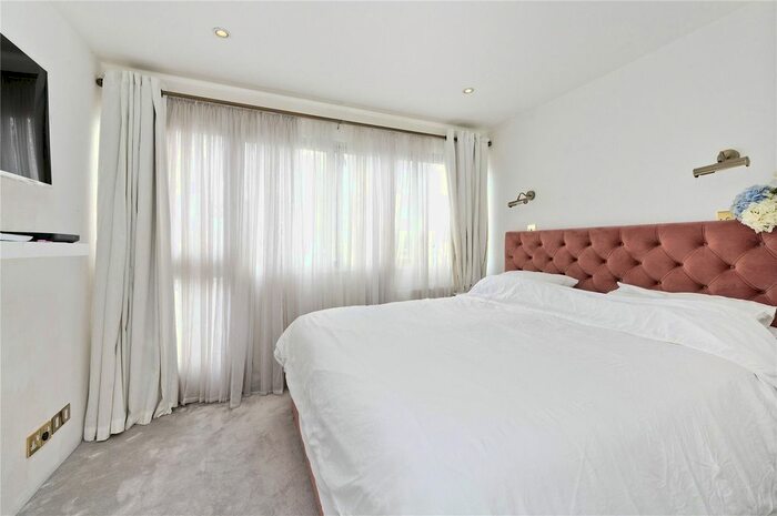 4 Bedroom Flat To Rent In Porchester Square, London, UK W2