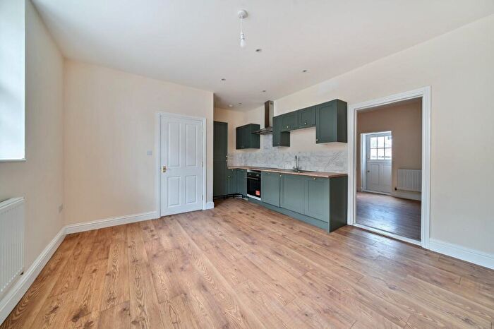 1 Bedroom Flat To Rent In Market Street, Alton, Hampshire, GU34