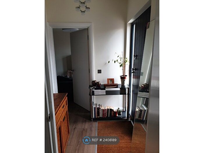 1 Bedroom Flat To Rent In Balham High Road, Balham, SW17