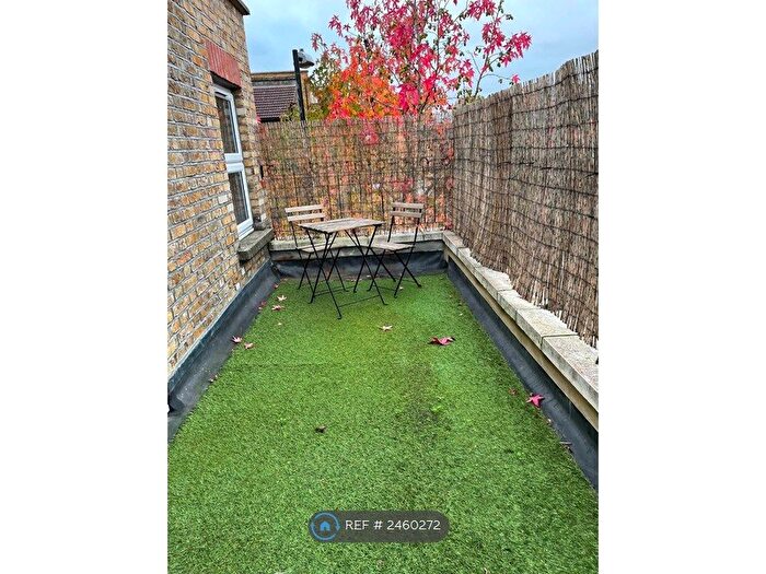 2 Bedroom Flat To Rent In South Wimbledon, South Wimbledon, Colliers Wood, SW19