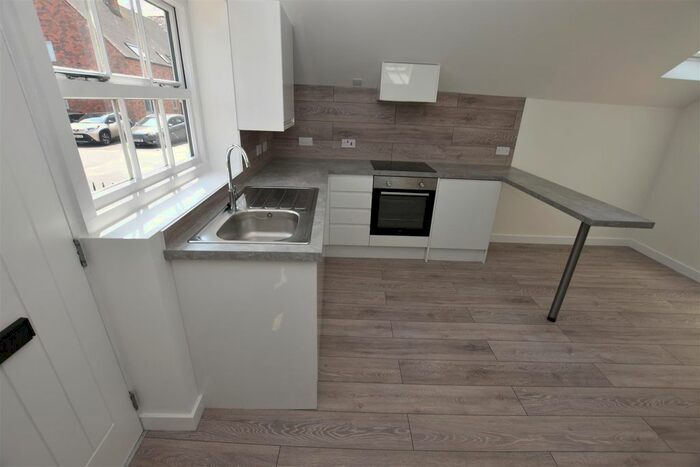 2 Bedroom Property To Rent In Swanpool Walk, St Johns, Worcester, WR2