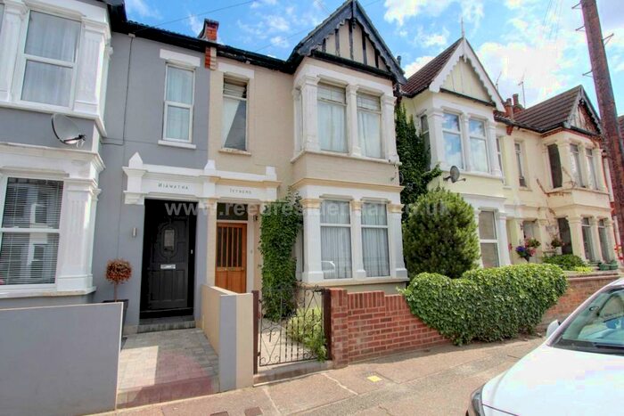 1 Bedroom Flat To Rent In Burdett Ave, Westcliff On Sea, SS0
