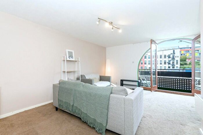2 Bedroom Apartment For Sale In Flax House, Navigation Walk, LS10