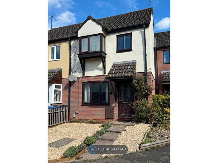 3 Bedroom Terraced House To Rent In Willow Close, Alcester, B49