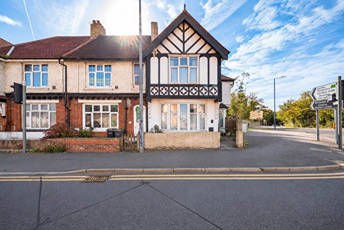 5 Bedroom End Of Terrace House For Sale In London Road, Northfleet, Gravesend, Kent, DA11