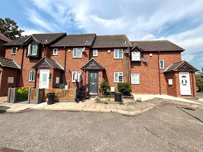 1 Bedroom Semi-Detached House To Rent In Field Close, Harlington, Middlesex, UB3