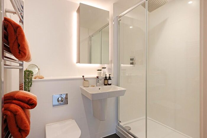 1 Bedroom Flat To Rent In Castle Park View, Castle Street, Bristol, BS2