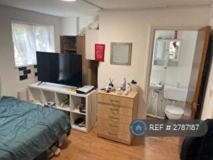 Studio To Rent In Belmont Road, London, N15