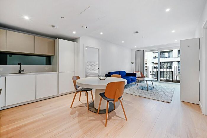 2 Bedroom Flat To Rent In Fairview House, Chelsea Creek, London, SW6