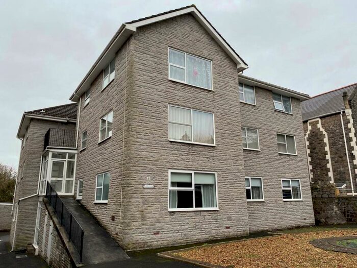 2 Bedroom Flat To Rent In St Peters Court, Grove Park Road, Weston-super-Mare, BS23