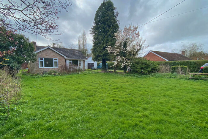 2 Bedroom Bungalow For Sale In Green Lane, Berrick Salome, OX10